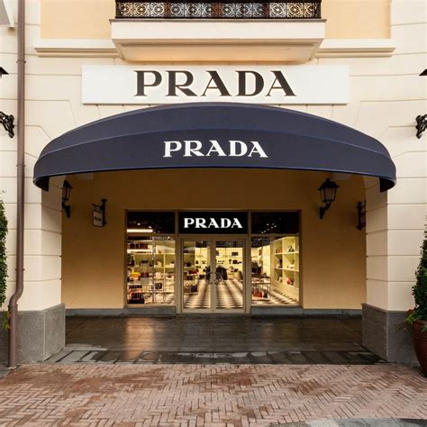 prada store hours